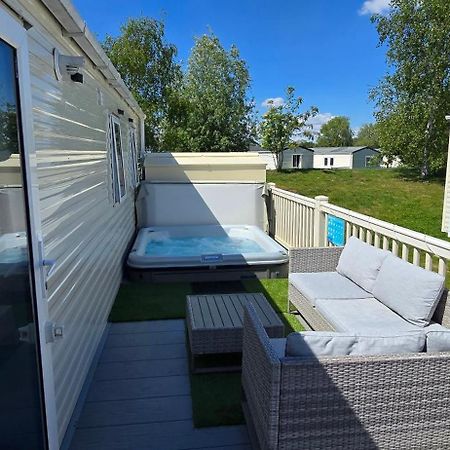 Rj Luxury Caravan Hire With Hot Tub Tattershall Eksteriør bilde