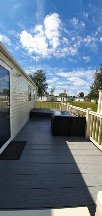 Rj Luxury Caravan Hire With Hot Tub Tattershall Eksteriør bilde