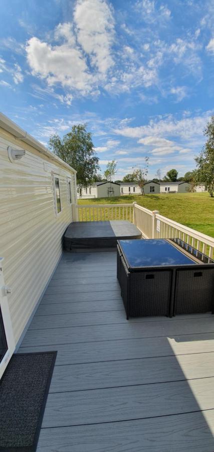 Rj Luxury Caravan Hire With Hot Tub Tattershall Eksteriør bilde
