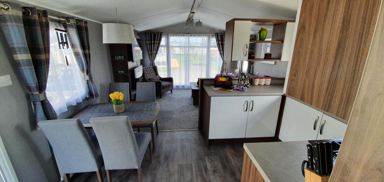 Rj Luxury Caravan Hire With Hot Tub Tattershall Eksteriør bilde